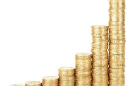 Pub boosts funds for RAF charity